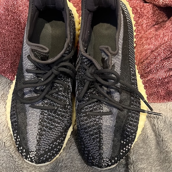 Yezzy sneakers REAL without box from stock x - Picture 2 of 5